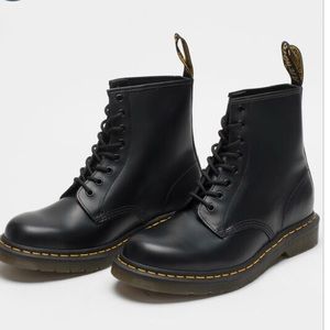 Dr. Martens 1460 8 eye boots